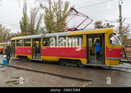 Volgograd, Russie - 01 novembre. 2016. Tramway à grande vitesse à la gare de l'usine de tracteur Banque D'Images