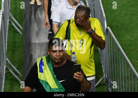 SANTOS, SP - JANVIER 2 : des cris de fan lors des funérailles de Pelé, légende du football, au stade Vila Belmiro sur 2 janvier 2023 à Santos, Brésil. La légende brésilienne du football s'est éloignée du cancer. (Photo de Leandro Bernardes/PxImages) Banque D'Images