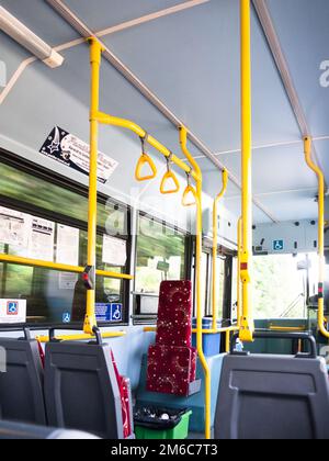 À l'intérieur d'un bus vide en train de déplacer le transport Banque D'Images