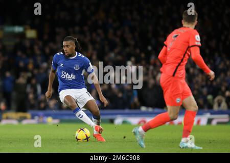 Alex Iwhi #17 d'Everton en possession pendant le match de Premier League Everton contre Brighton et Hove Albion à Goodison Park, Liverpool, Royaume-Uni, 3rd janvier 2023 (photo de Phil Bryan/News Images) Banque D'Images