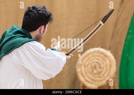 Tir à l'arc médiéval mâle Banque D'Images