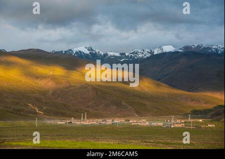 Le beau paysage de Nangartse, Tibet Banque D'Images