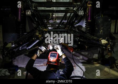 Ambiance, bivouac, mécanicien, mécanicien pendant la phase 2 du Dakar 2023 entre le Camp de mer et Al-'Ula, sur 2 janvier 2023 à Al-'Ula, Arabie Saoudite - photo: Julien Delfosse/DPPI/LiveMedia Banque D'Images