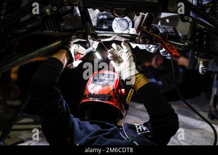 Ambiance, bivouac, mécanicien, mécanicien pendant la phase 2 du Dakar 2023 entre le Camp de mer et Al-'Ula, sur 2 janvier 2023 à Al-'Ula, Arabie Saoudite - photo: Julien Delfosse/DPPI/LiveMedia Banque D'Images