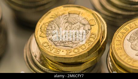 Close up focus photos de nouvelle United Kingdom Pound coins, entre autres pièces britanniques Banque D'Images