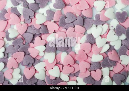 Sucre plein de couleur parsemé de points une forme du coeur, un ornement pour une tarte et des produits de boulangerie, beaucoup d'éclaboussures comme un bac Banque D'Images