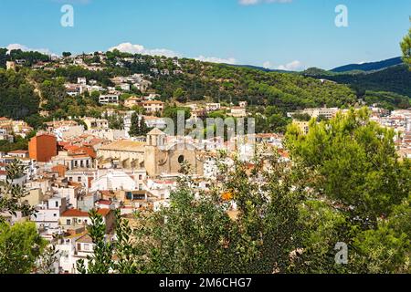 La ville historique de Tossa de Mar et l'église Saint-Laurent Vincent (Espagne) Banque D'Images