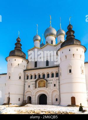 Cathédrale de l'Assomption et l'église de la résurrection à Rostov Veliky, Russie Banque D'Images