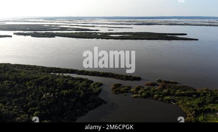 Nature sur la rivière de l'Amour en Russie. Vue aérienne. Banque D'Images