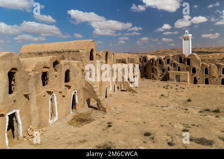 Greniers (magasins de céréales) d'un village fortifié berbère, connu sous le nom de ksar. Ksar Jlidet, Tunisie Banque D'Images