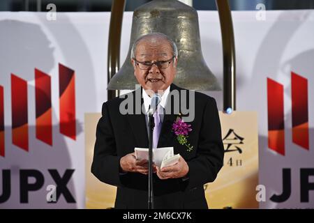 Tokyo, Japon. 4th janvier 2023. Le ministre des Finances japonais Shunichi Suzuki prononce un discours à la Bourse de Tokyo le 4 janvier 2023, à Tokyo, au Japon, au cours d'une cérémonie marquant le premier jour de négociation de l'année. (Image de crédit: © POOL via ZUMA Press Wire) Banque D'Images