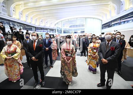 Tokyo, Japon. 4th janvier 2023. Des représentants et des organisations de la financière assistent à une cérémonie marquant le premier jour de l'année à la Bourse de Tokyo, le 4 janvier 2023, à Tokyo, au Japon. (Image de crédit: © POOL via ZUMA Press Wire) Banque D'Images