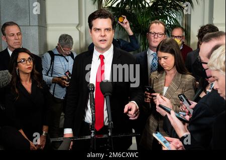 Washington, États-Unis. 03rd janvier 2023. ÉTATS-UNIS Le représentant Matt Gaetz (R-FL) s'adresse aux journalistes aux États-Unis Capitole. Crédit : SOPA Images Limited/Alamy Live News Banque D'Images