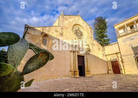 Cathédrale d'Otrante - Indian fig Pouilles - Salento - Italie Banque D'Images