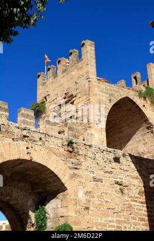 Porta del Moll, porte principale de la vieille ville d'Alcudia, Majorque, Iles Baléares, Espagne Banque D'Images