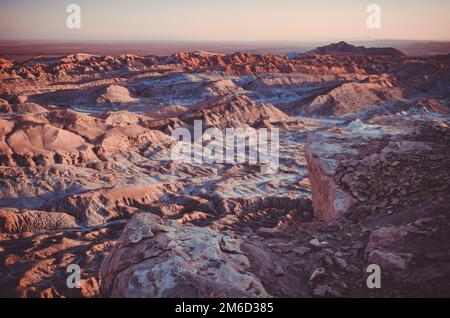 Formations rocheuses et salines dans le désert d'Atacama, Chili Banque D'Images