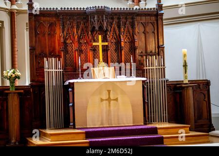 Intérieur de l'église avant la cérémonie de mariage Banque D'Images