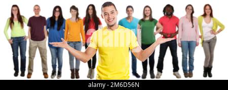 Groupe d'amis jeunes médias sociaux latin latino isolé sur blanc Banque D'Images