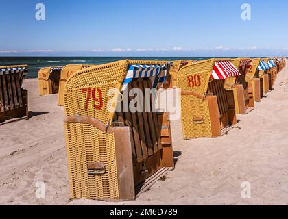 Paniers de plage sur la plage de la mer baltique Banque D'Images