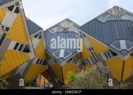 ROTTERDAM, PAYS-BAS - 8 novembre 2018 : Maisons du Cube. Un ensemble de maisons innovantes conçu par arc Banque D'Images