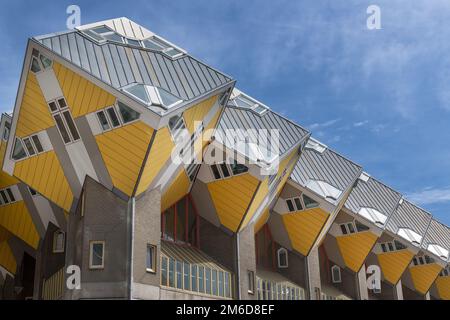 ROTTERDAM, PAYS-BAS - 8 novembre 2018 : Maisons du Cube. Un ensemble de maisons innovantes conçu par arc Banque D'Images