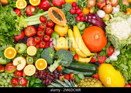 Collecte de fruits et légumes nourriture fond pommes oranges tomates fruits frais légumes Banque D'Images
