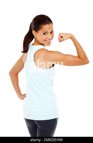Je suis tellement impressionné par mes progrès. Une magnifique jeune femme qui se glissera sur son épaule et tira son biceps. Banque D'Images