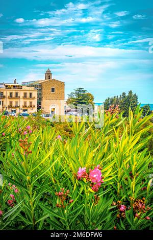 Italia église à Vasto - Abruzzo - Italie vertical d'été Banque D'Images