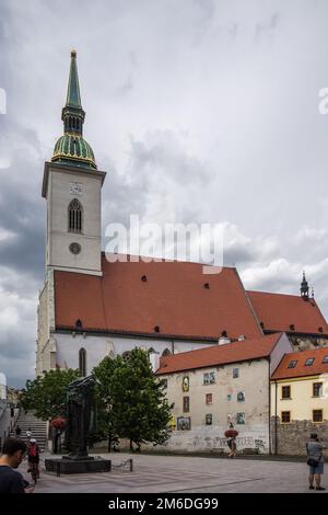 Vue sur la cathédrale Saint-Martin de Bratislava Banque D'Images