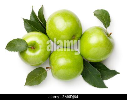 Pommes vertes avec feuilles isolées sur blanc Banque D'Images