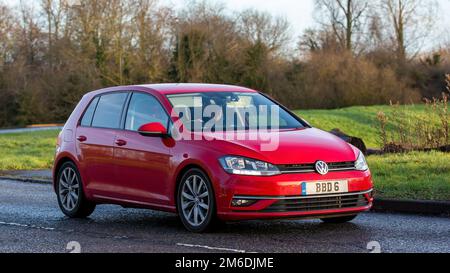 Voiture à hayon classique Volkswagen Golf 2018 rouge Banque D'Images