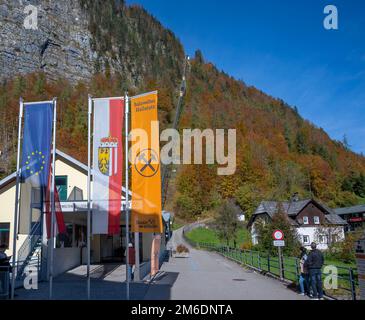 17 octobre, 2022, Hallstatt, Austria.View du funiculaire qui emmène les gens aux mines de sel à Hallstatt, Autriche. Banque D'Images