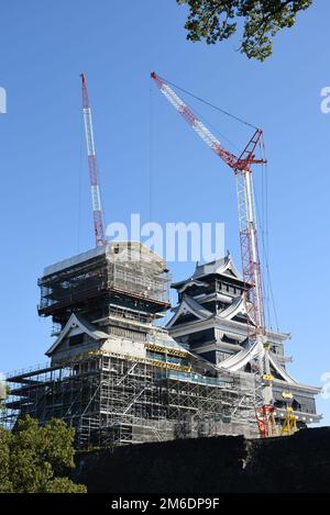 Château de Kumamoto pendant les travaux de construction après un tremblement de terre en 2016, un grand et bien fortifié château en bois Banque D'Images