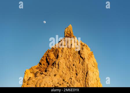 Journée ensoleillée avec vue panoramique sur Passeig Molinet à Estartit, Gérone, Espagne. Banque D'Images