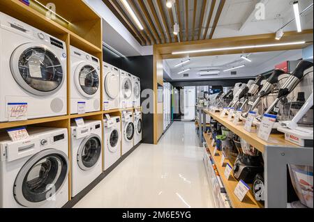 Intérieur du magasin d'appareils électroménagers haut de gamme Banque D'Images