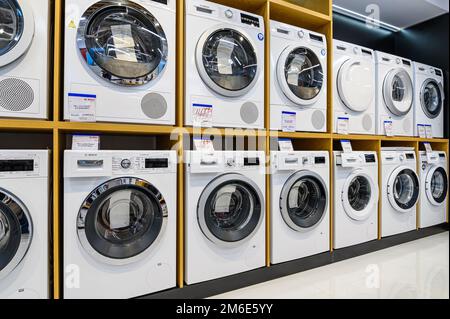 Intérieur du magasin d'appareils électroménagers haut de gamme Banque D'Images