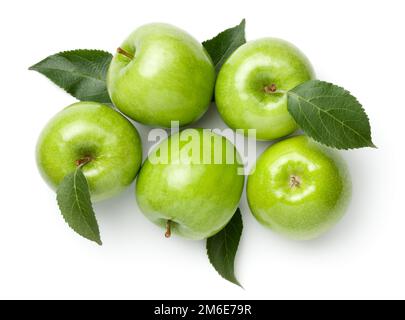 Granny Smith pommes avec feuilles isolées Banque D'Images