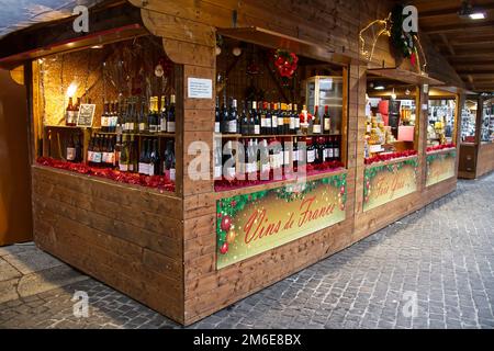 Marché français de Noël (Mercatino Francese di Natale) à Bologne, Piazza Minghetti. Italie. Banque D'Images