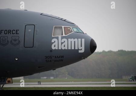 Le premier prolongateur KC-10 jamais produit arrive à la base aérienne de Douvres, Delaware, 26 avril 2022. L'avion a officiellement pris sa retraite à la suite d'une brève cérémonie et fera partie du musée du Commandement de la mobilité aérienne. Banque D'Images