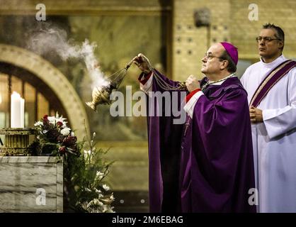 ROTTERDAM - 04/11/2023, Un service commémoratif pour le Pape émérite Benoît XVI dans les Laurentides et la Cathédrale Elisabeth. Benoît est décédé à l'âge de 95 ans. Il a été pape de 2005 à 2013 et a démissionné pour des raisons de santé. ANP REMKO DE WAAL pays-bas hors - belgique hors Banque D'Images