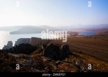 Réserve de biosphère de Sikhote-Alin dans le territoire de Primorsky. Vue panoramique sur la plage de sable du Banque D'Images