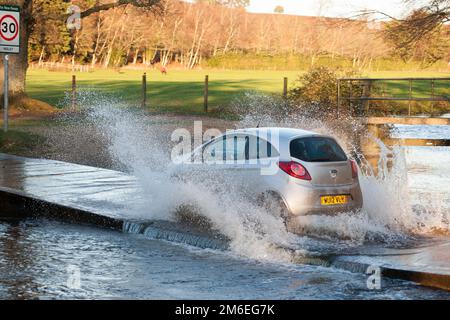 ford Dockens Water Ibsley New Forest Hampshire Angleterre Royaume-Uni Banque D'Images