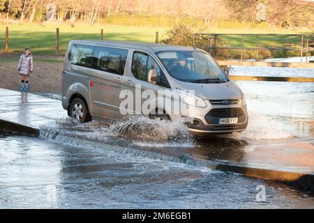 ford Dockens Water Ibsley New Forest Hampshire Angleterre Royaume-Uni Banque D'Images