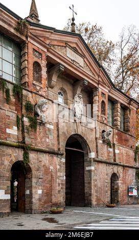 Porta San Pietro dans les murs Renaissance de Lucques, conçu en 16th siècle par Alessandro Resta, Toscane, Italie Banque D'Images