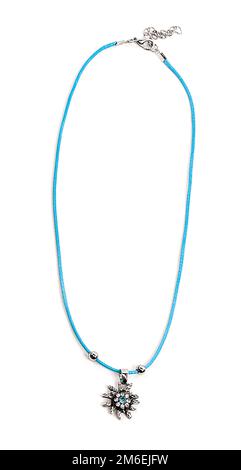 Collier à ficelle ou à corde métallique isolé sur fond blanc Banque D'Images
