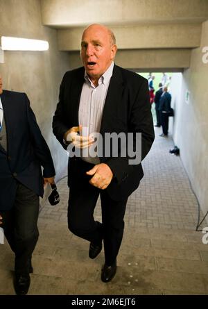 ARCHIVE PHOTO: Dieter Hoeness fête son anniversaire de 70th sur 7 janvier 2023, directeur Dieter HOENESS, Allemagne, WOB, Figure entière, corps entier, geste, geste, soccer DFB Pokal 1st Round, Preussen Muenster - VfL Wolfsburg, on 08/15/2010 à Muenster, saison1011 Sven Simon#Prinzess-Luise-Strasse 41#45479 Muelheim/R uhr #tél 0208/9413250#fax. 0208/9413260#compte. 4030 025 100 Code bancaire GLSB 430 609 67# www.SvenSimon.net. Banque D'Images