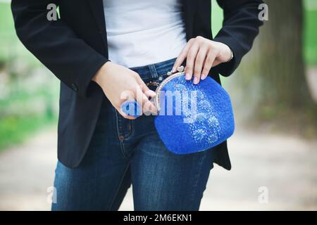 Élégant sac à main en laine de Felting à la main Banque D'Images