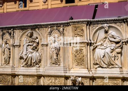 Sculptures à fonte Gaia - fontaine monumentale située sur la Piazza del Campo dans le centre de Sienne - Toscane, Italie Banque D'Images
