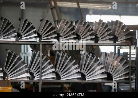 Pièces de métal dans l'atelier d'une usine métallurgique. Banque D'Images