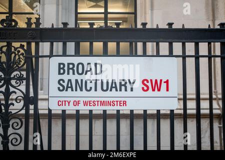 Londres- novembre 2022: Signe de large Sanctuaire en SW1, Westminster Banque D'Images